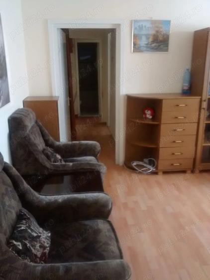 Apartament cu 3 camere semidecomandat în Central