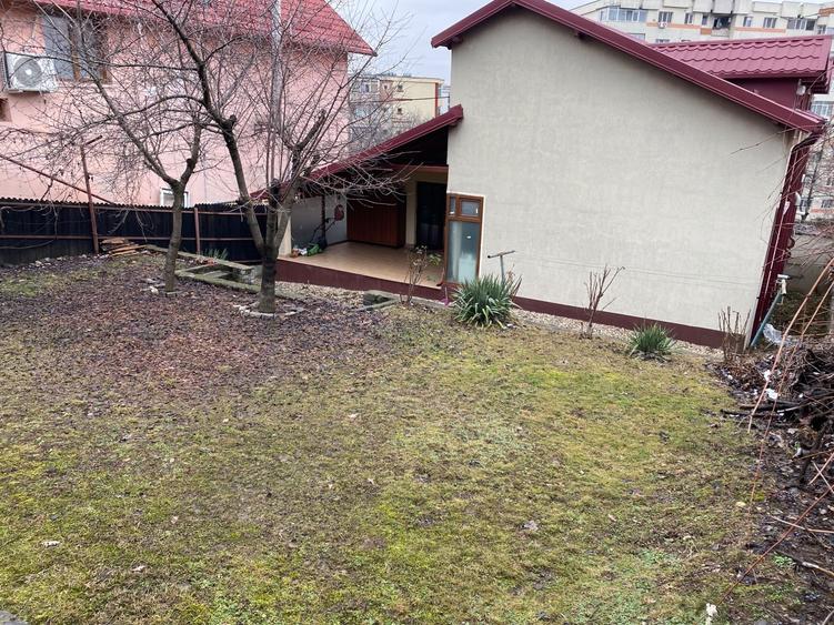 Casă cu 4 camere în Prundu