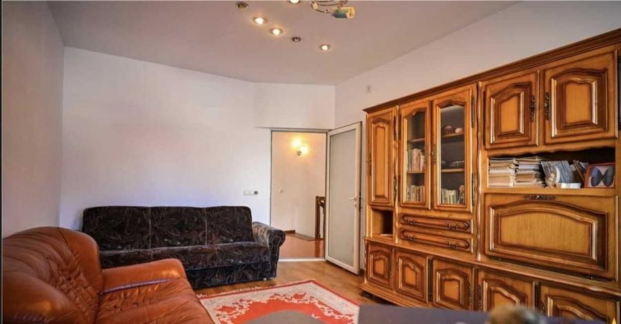 Casă cu 3 camere în Drumul Carului