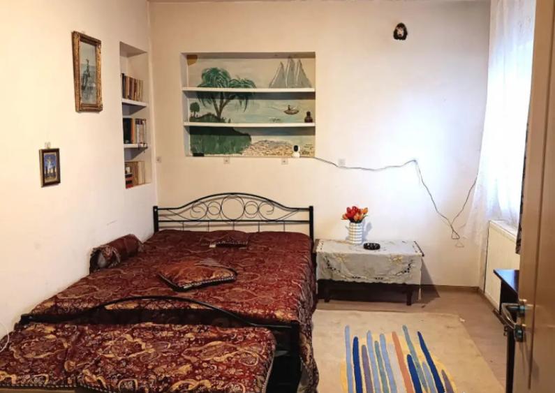 Casă cu 2 camere cu Canalizare în Central