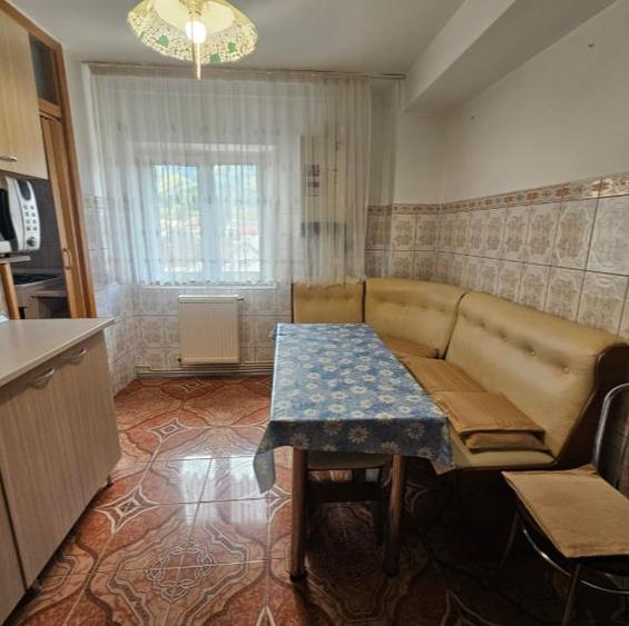 Apartament cu 3 camere decomandat în Noua