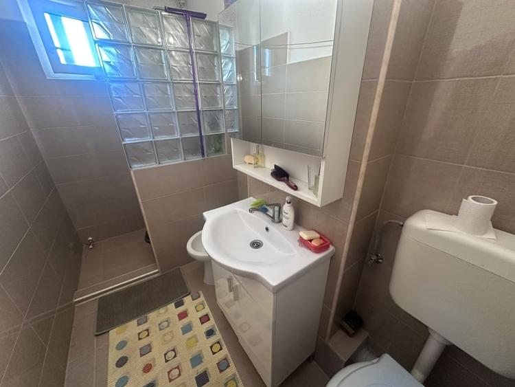 Apartament cu 2 camere semidecomandat, mobilat în Cugir