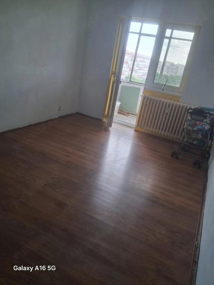 Apartament cu 3 camere decomandat în Giurgiului