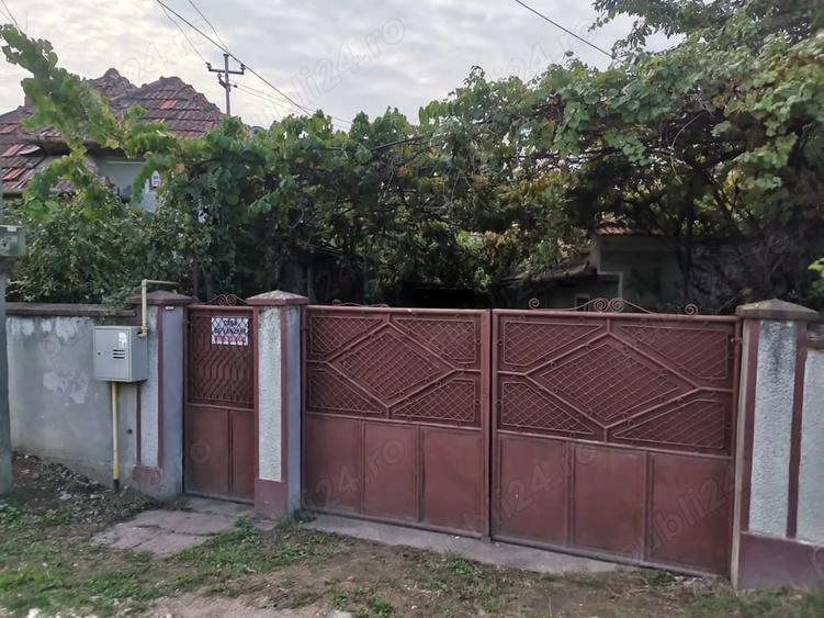 Casă cu 3 camere cu Teren 2000 Mp în Central