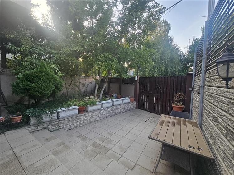Casă individuală cu 6 camere cu Canalizare în Parcul Circului