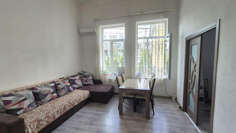 Apartament cu 7 camere semidecomandat în Unirii