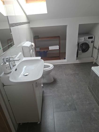 Apartament cu 3 camere decomandat în Florești