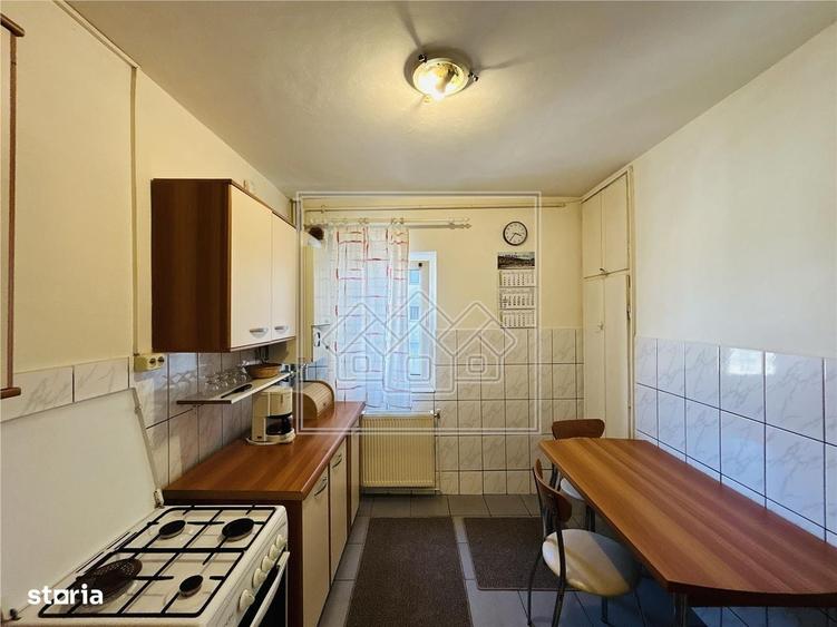 Apartament cu 3 camere decomandat în Terezian