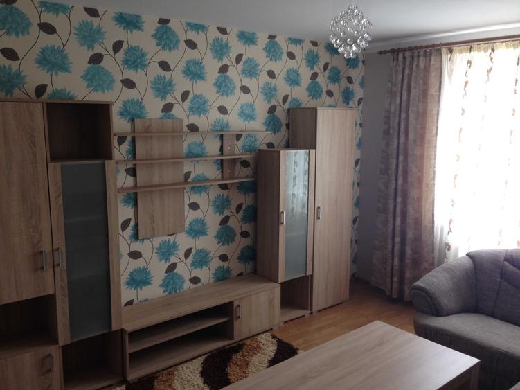 Apartament cu 3 camere decomandat în Vitrometan