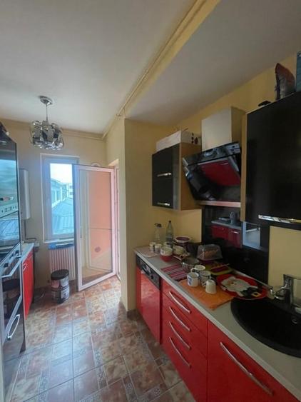 Apartament cu 3 camere decomandat, mobilat în Valea Borcutului