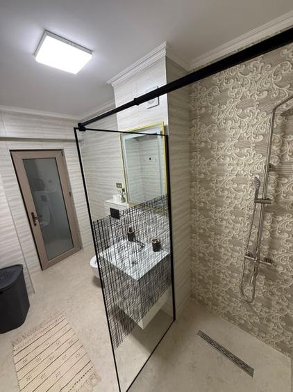 Apartament cu 3 camere semidecomandat, mobilat în Peco