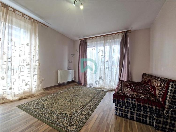 Apartament cu 2 camere decomandat în Tractorul