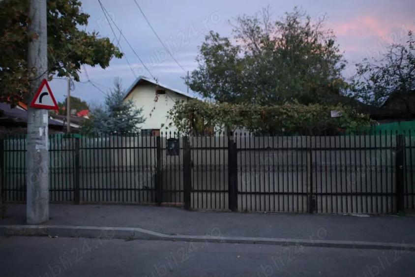 Casă cu 3 camere cu Teren 300 Mp în Sud