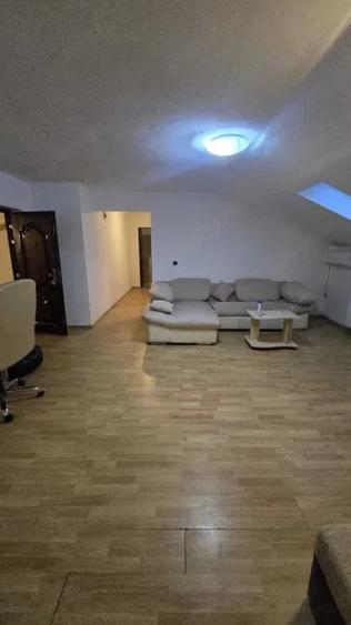 Apartament cu 3 camere semidecomandat în Chișoda
