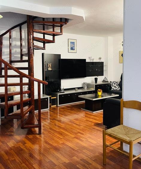 Apartament cu 5 camere decomandat în Central