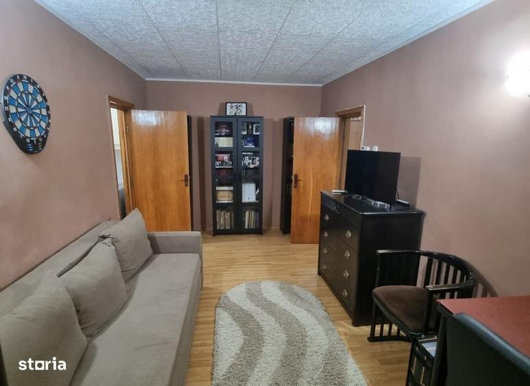 Apartament cu 4 camere decomandat în Nicolina