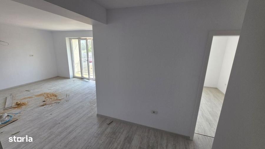 Apartament cu 3 camere în Est