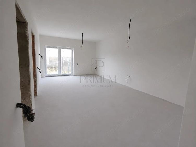 Duplex pe plan - asfalt - canalizare - personalizare interioara - 2