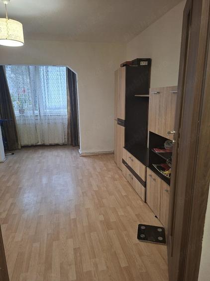 Apartament cu 3 camere semidecomandat în 1848