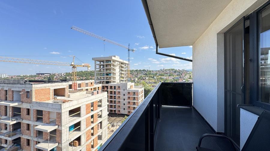 Apartament cu 3 camere semidecomandat, mobilat în Dâmbul Rotund