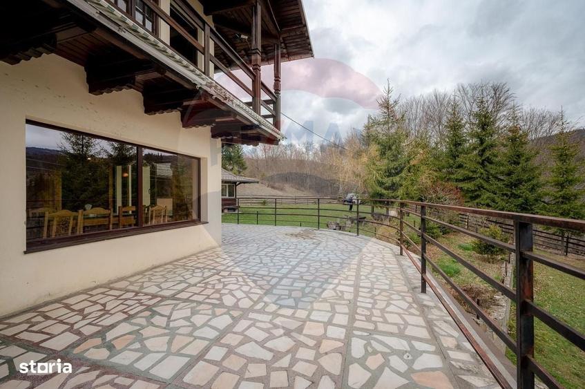 Spațiu comercial, de 600 mp, în Trăisteni