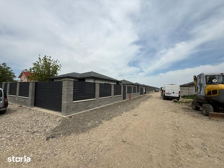 Casă cu 4 camere cu Teren 400 Mp în Clinceni