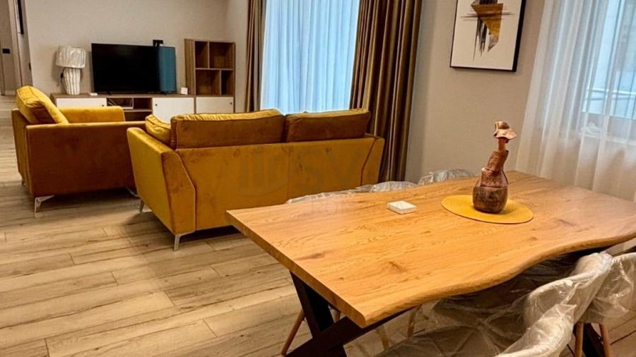 Apartament cu 3 camere decomandat, mobilat în P-ța Romană