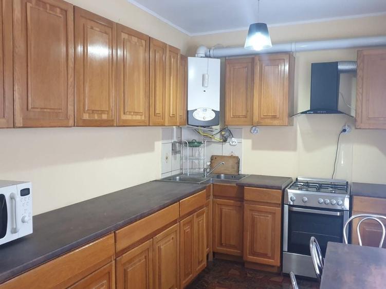 Casă cu 4 camere cu Teren 300 Mp în Central