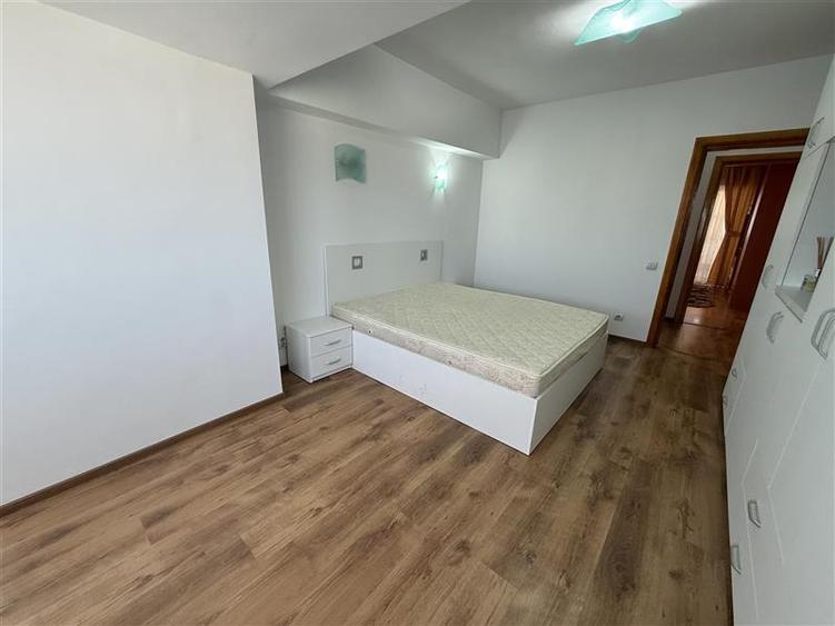 Apartament cu 3 camere decomandat în Ștefan cel Mare