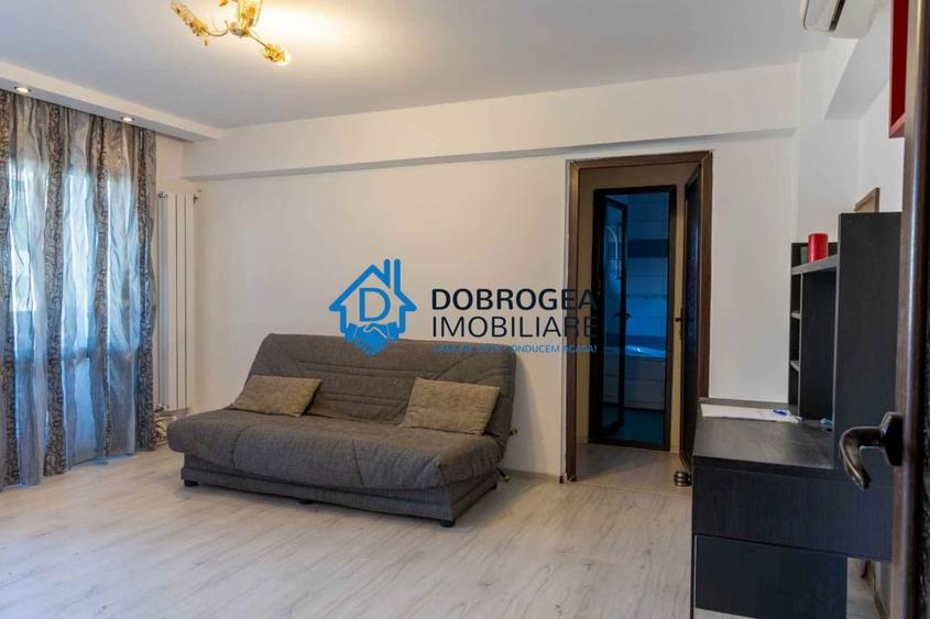 Apartament cu 3 camere decomandat, mobilat în Pelican