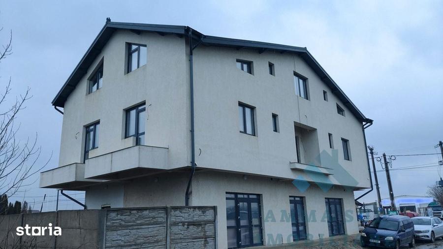 Casă cu 9 camere cu Teren 300 Mp în Central