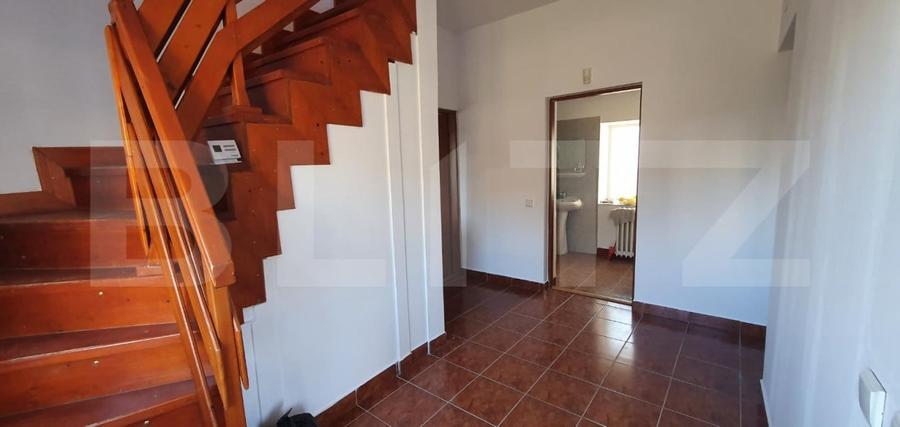 Casă individuală cu 10 camere cu Teren 496 Mp în Iris