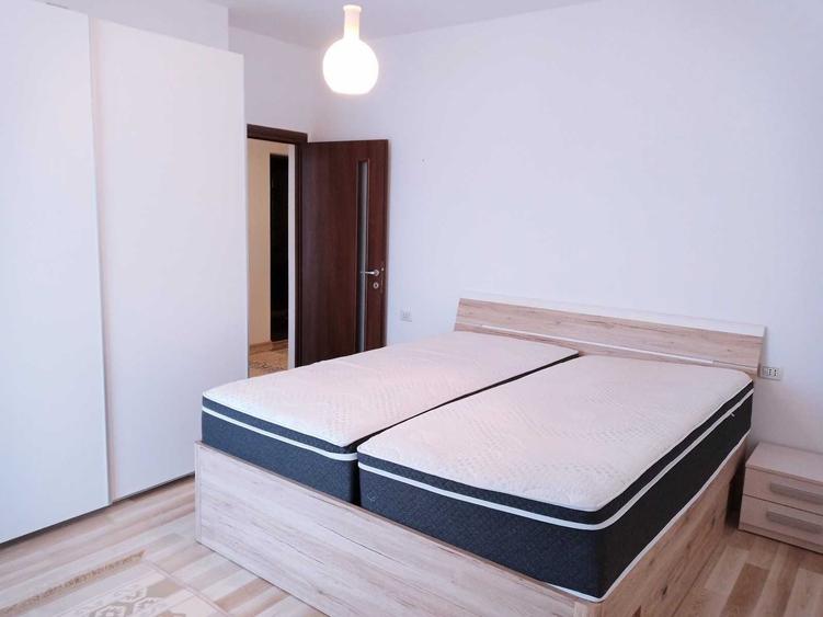 Apartament cu 3 camere decomandat în Podgoria