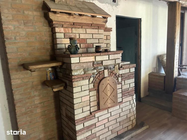 Casă cu 9 camere cu Teren 2342 Mp în Piatra Șoimului