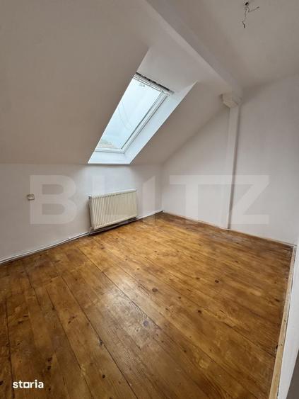 Casă cu 6 camere cu Teren 250 Mp în Central