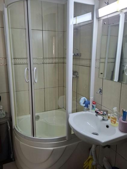 Apartament cu 3 camere decomandat în Vitan