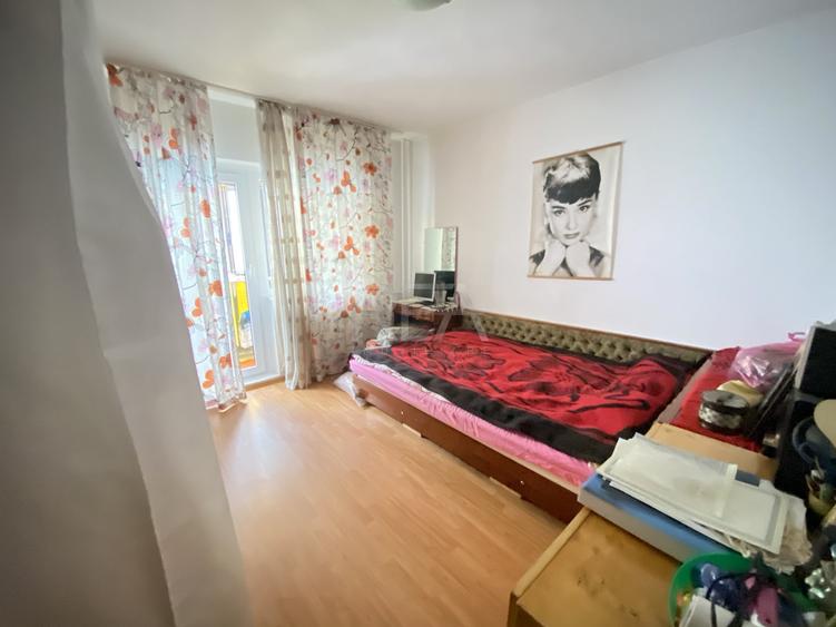 Apartament cu 4 camere decomandat, mobilat în Sebastian