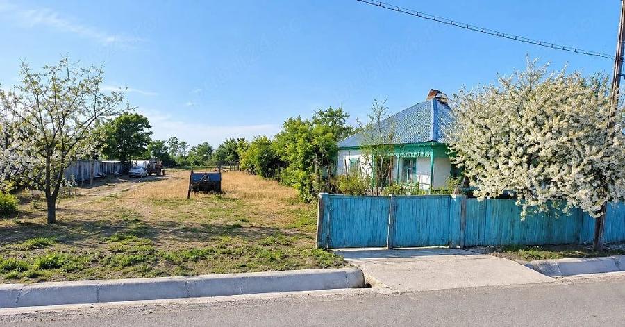 Casă cu Teren 1609 Mp în Unirea