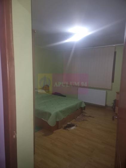 Casă individuală cu 7 camere cu Canalizare în Islaz