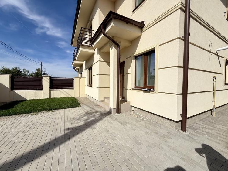Duplex cu 5 camere cu Canalizare în Dumbrăvița