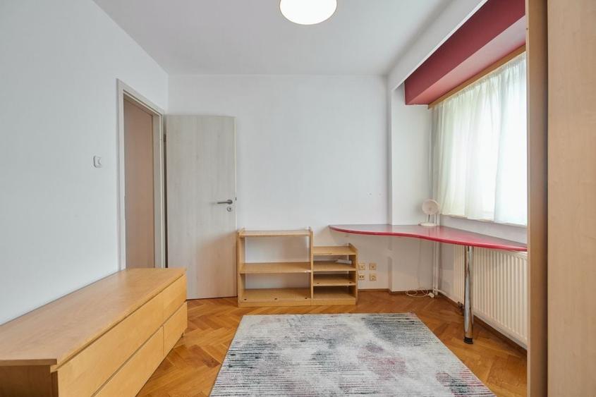 Apartament cu 3 camere decomandat, mobilat în Ultracentral