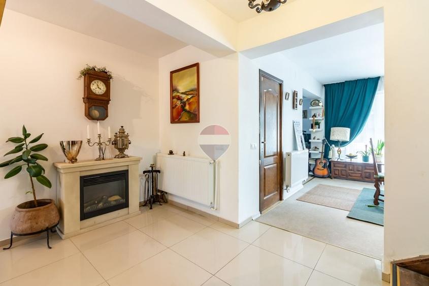 Casă individuală cu 8 camere cu Teren 476 Mp în Corbeanca