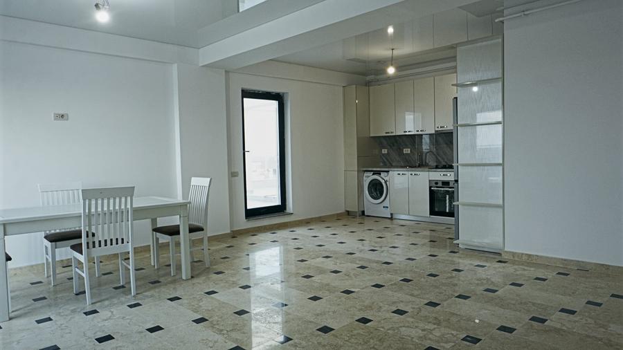 Penthouse cu 4 camere decomandat în Mamaia-Sat