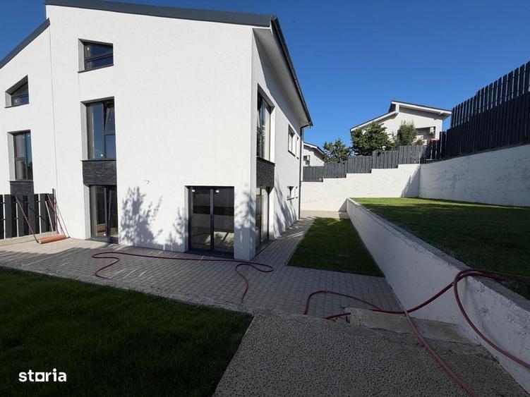 Casă cu 4 camere cu Teren 357 Mp în Dezmir