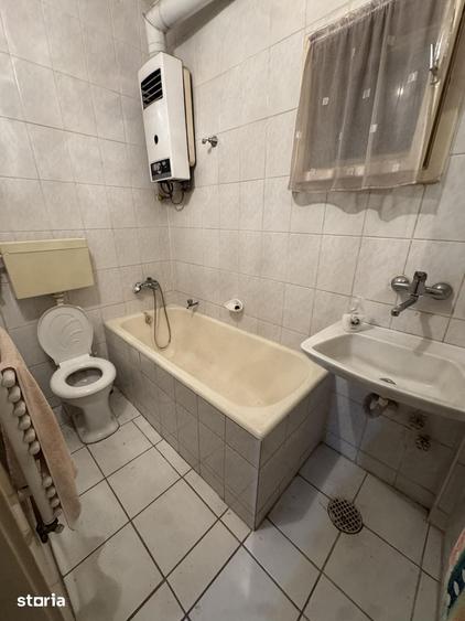 Casă cu 9 camere decomandat cu Teren 101 Mp în Central
