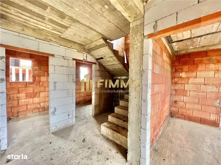 Casă cu 4 camere în Bulai