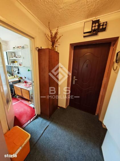 Apartament cu 3 camere semidecomandat în Decebal