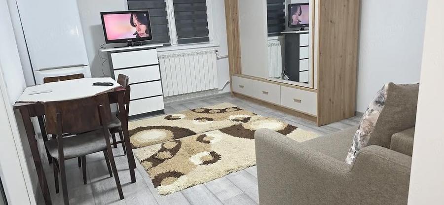 Garsonieră decomandată în Central