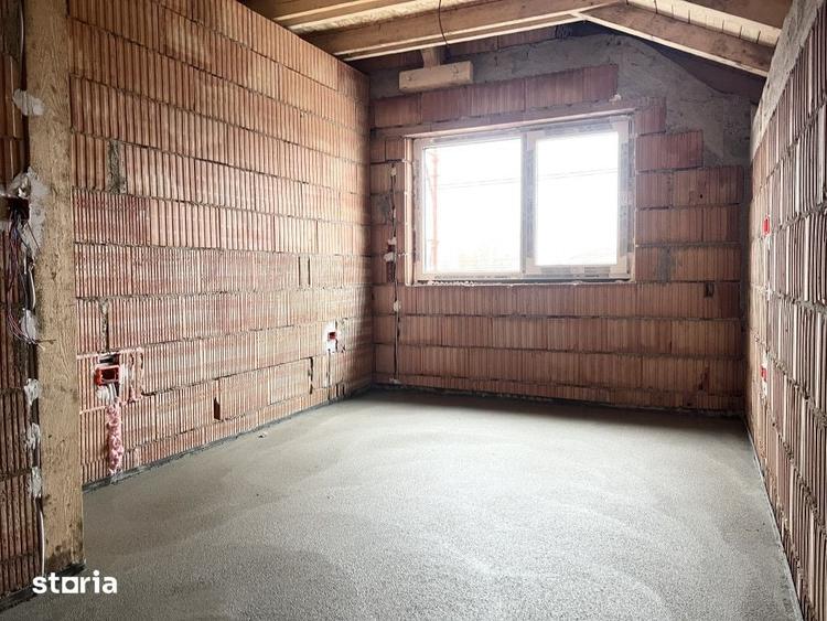 Casă cu 5 camere cu Teren 360 Mp în Ghiroda