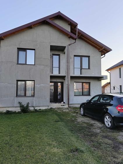 Casă cu 4 camere în Slătioarele